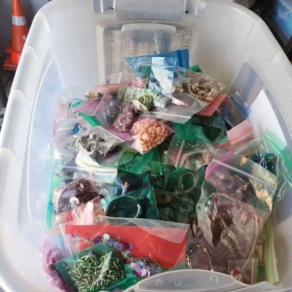 2 pounds of Mystery Jewelry - All wearable - Picture 8 of 12